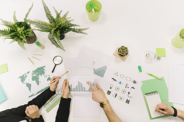 Le tiroir mode _ Slow Fashion _ groupe-gens-affaires-travaillant-main-graphique-fond-blanc_23-2147826530